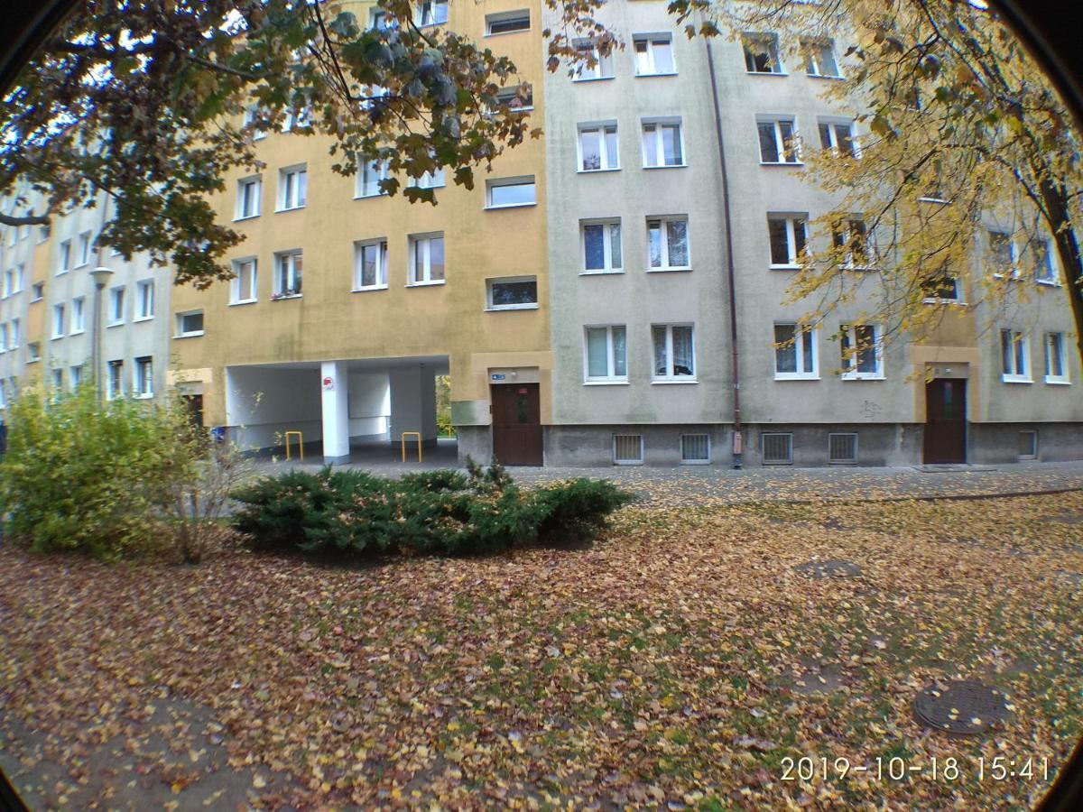 2120 Przyjazni 4 - Tanie Pokoje - Samodzielne Zameldowanie - Self Check In Poznań Buitenkant foto